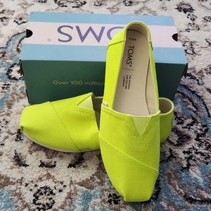 Tom's neon yellow vivid canvas slip-on